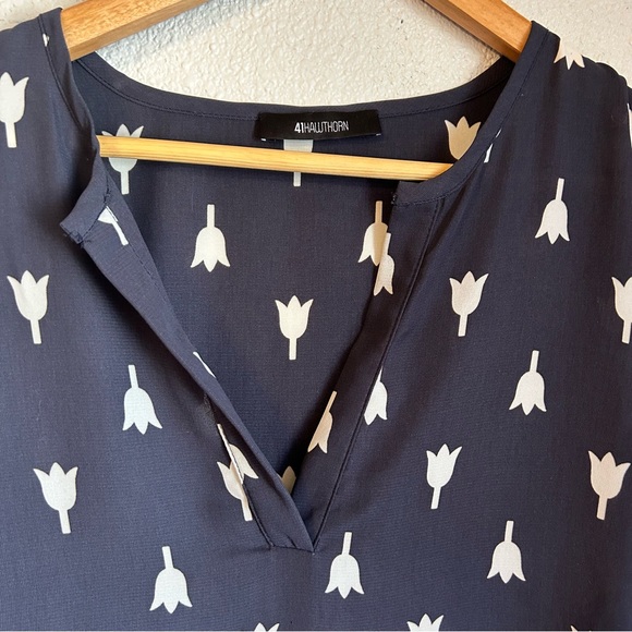 41 HAWTHORN | 3/4 Sleeve Silky Notch Neck Tulip Blouse - Picture 4 of 5